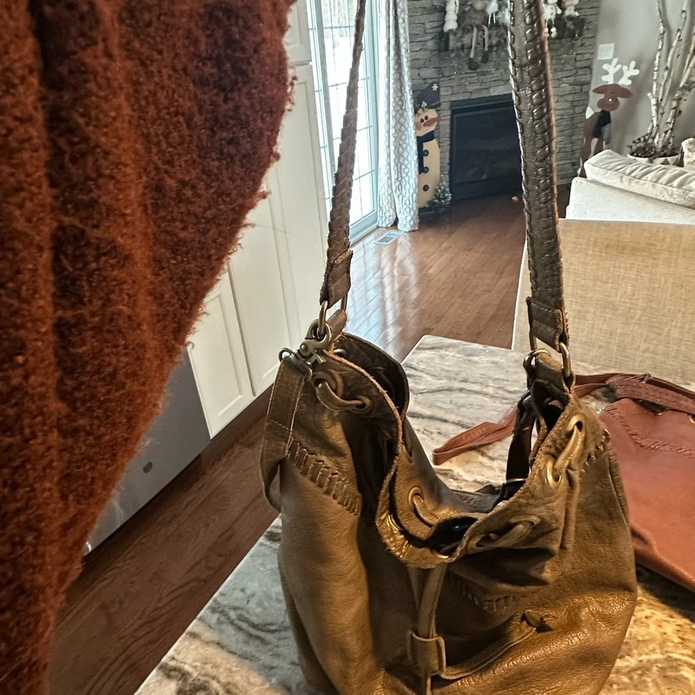 Day & Mood Stylish Olive Green and Dusty Rose Leather Handbags - Picture 3 of 16